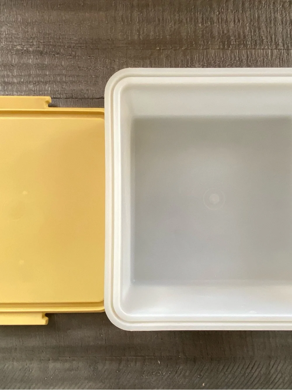 Vintage Tupperware Square Cake Taker/Saver #1241 Sheer Lid Harvest Gold Base
